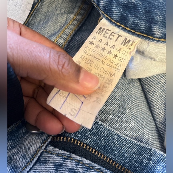 Light wash Meet Me Jeans Size small - Picture 8 of 9